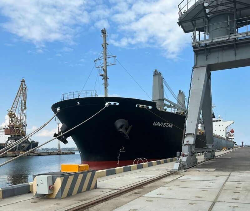 У Чорне море вийшов перший караван із українською кукурудзою