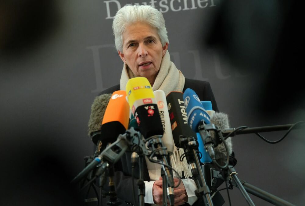 В Бундестаге раскритиковали правительство за отказ поставлять Украине танки В Бундестаге раскритиковали правительство за отказ поставлять Украине танки