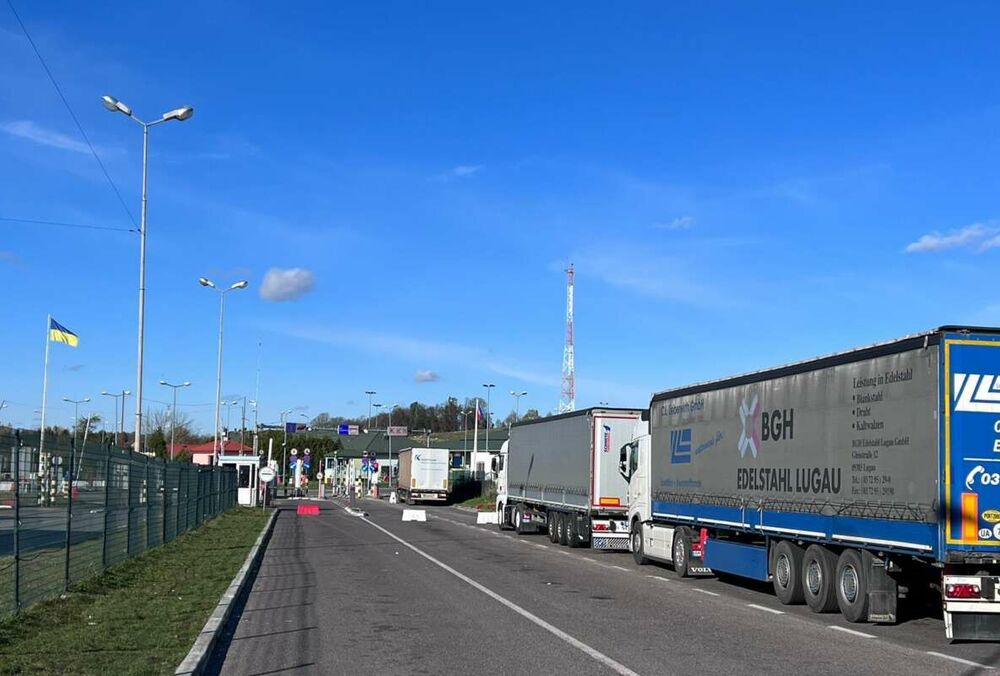 Поляки продолжают блокаду трех пропускных пунктов на границе с Украиной 