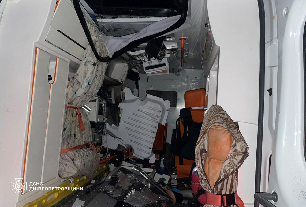 В Никополе россияне ударили по ”скорой”, которая перевозила пациента: пострадали медики