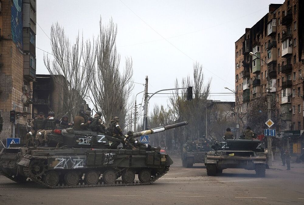 Оккупанты опять перемещают военную технику из Мариуполя в Бердянск Оккупанты опять перемещают военную технику из Мариуполя в Бердянск