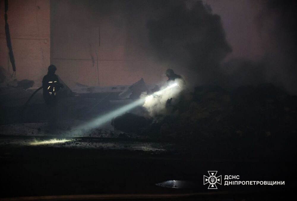 Росіяни масовано атакували дронами підприємство у Дніпропетровській області