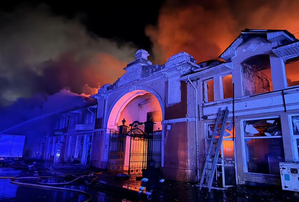 Знищено ”Привоз”, зруйновано висотку, пошкоджено Приморський бульвар: кадри наслідків удару по Одесі