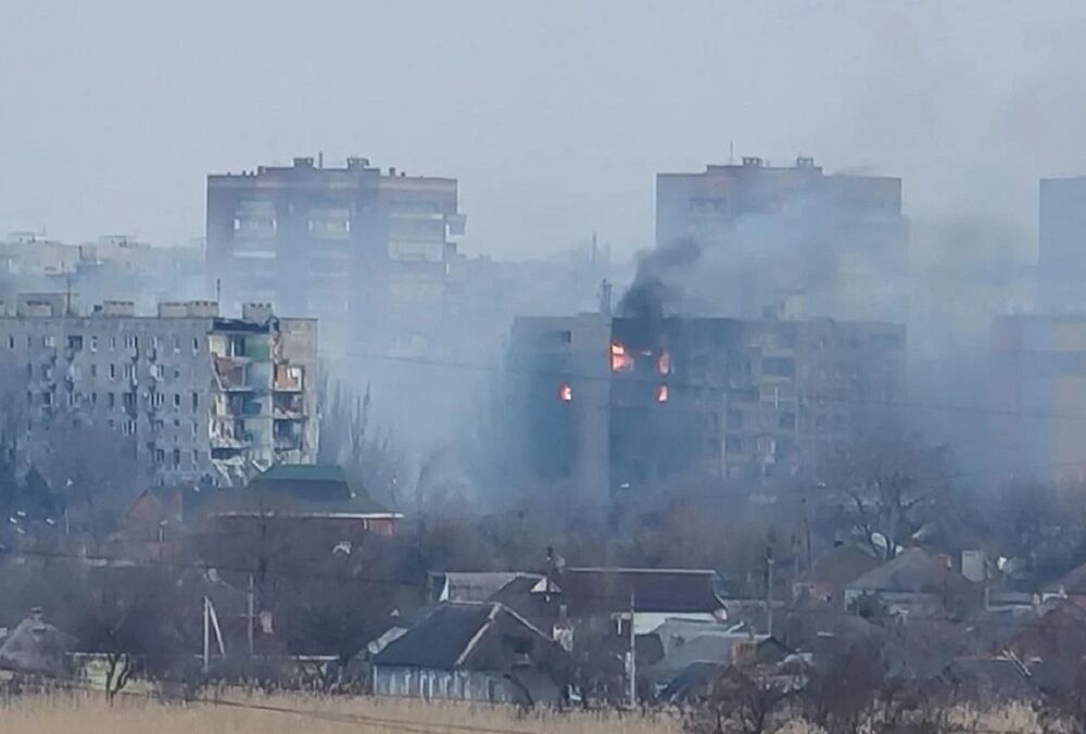 Российские оккупанты начали возводить линию обороны в районе Мариуполя  Российские оккупанты начали возводить линию обороны в районе Мариуполя