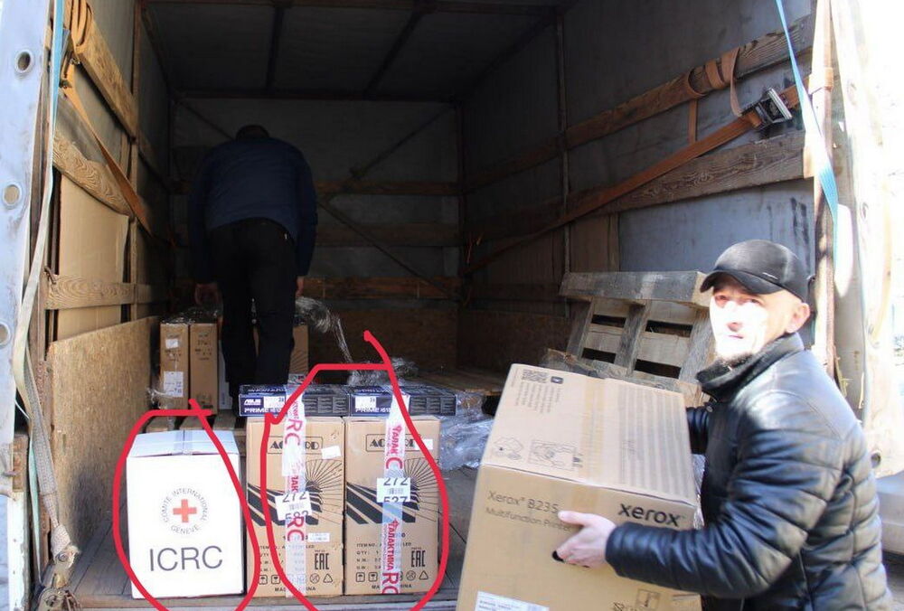 Красный Крест привез ”гуманитарную помощь” оккупантам Мариуполя
