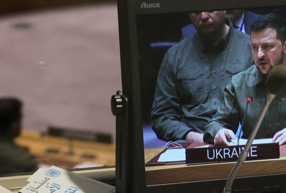 Зеленский назвал два шага, необходимых для мира в Украине