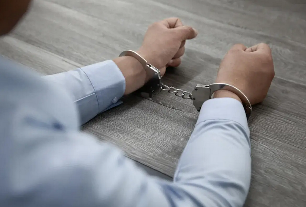 На Закарпатті підлітки зґвалтували подругу та отримали умовний термін - жертва не мала адвоката