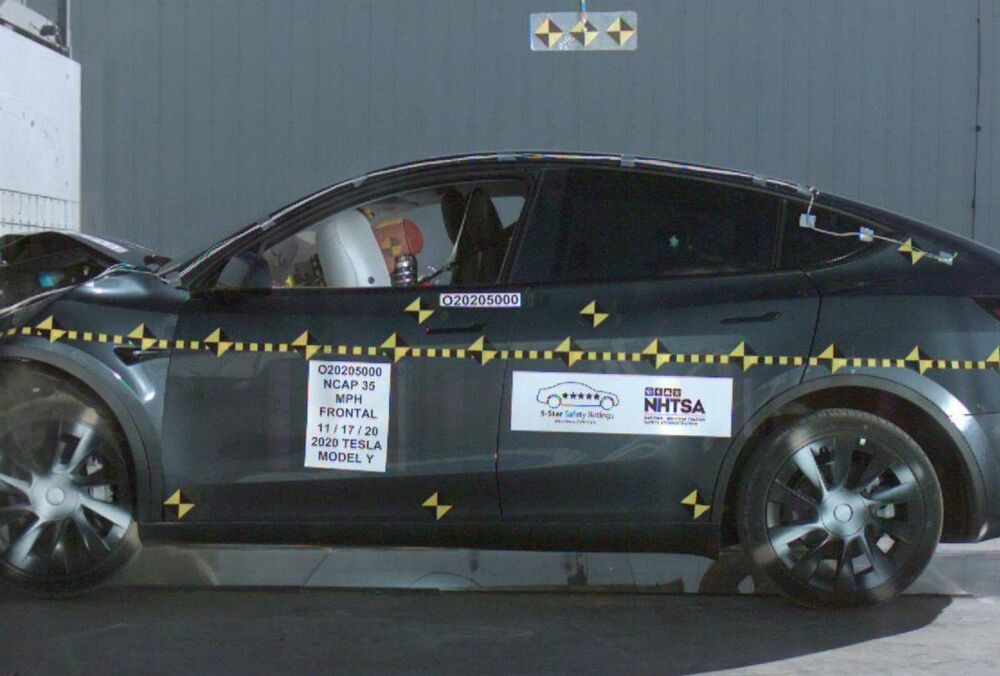 Краш-тест NHTSA електрокросовера Tesla Model Y - ВІДЕО