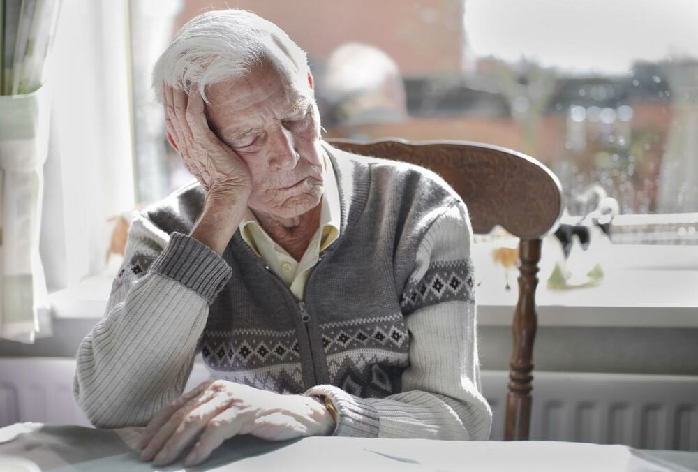 Ученые обнаружили пользу дневного сна для пожилых людей