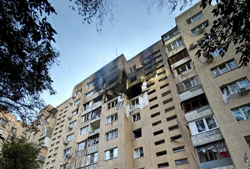 Росіяни вдарили по житловому будинку в Одесі, постраждали шестеро людей: фото