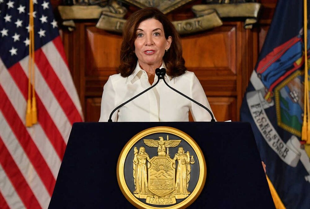 Влада Нью-Йорка придумали, ким замінити непрівіих медиків