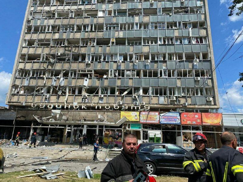 У Вінниці знову зросла кількість загиблих від ракетного удару У Вінниці знову зросла кількість загиблих від ракетного удару