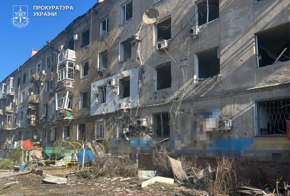 Россияне сбросили ФАБ на жилую застройку в Краматорске Россияне сбросили ФАБ на жилую застройку в Краматорске