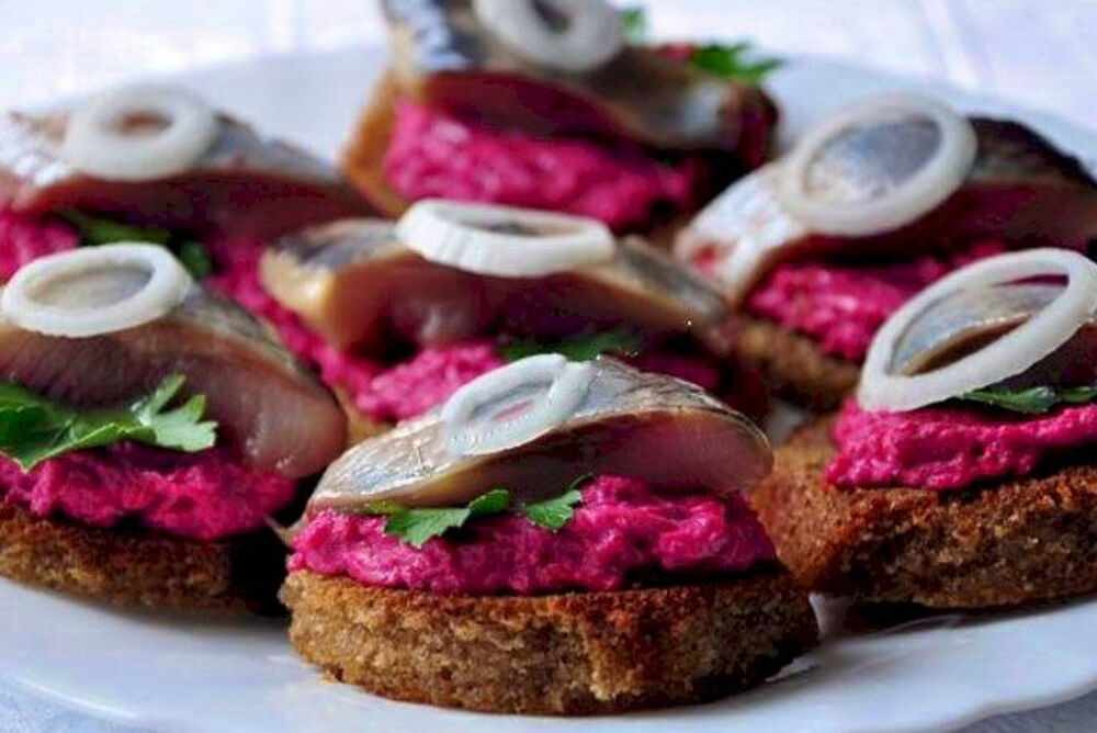 На вкус как ”Шуба”, но готовится быстрее: делаем вкусную закуску на Новый год