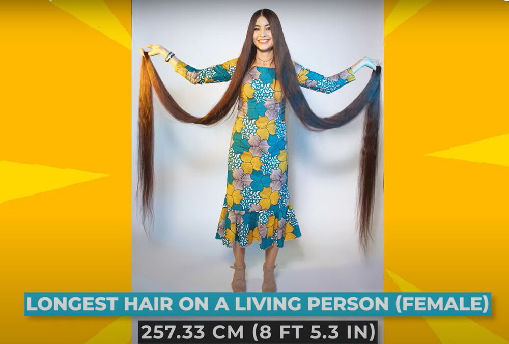 Украинка попала в Книгу рекордов Гиннеса из-за самых длинных волос в мире: видео