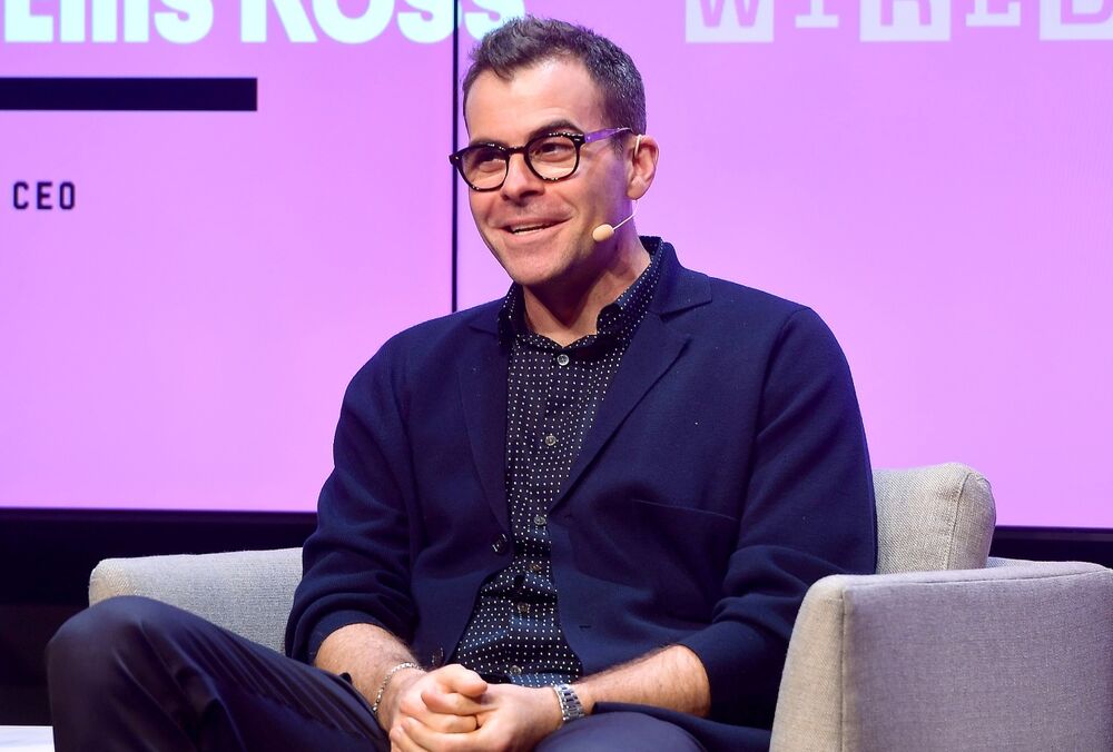 Мошенник заблокировал страницу главы Instagram через публикацию фальшивого некролога 