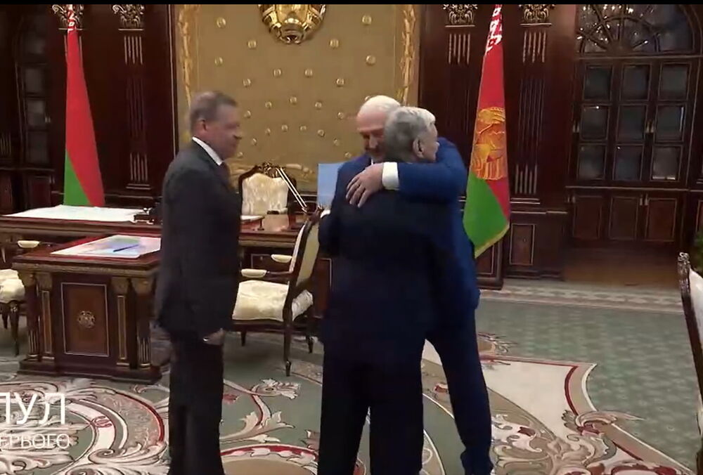 Трамп снял санкции с авиакомпании ”Белавиа” и передал Лукашенко письмо с пожеланиями благополучия