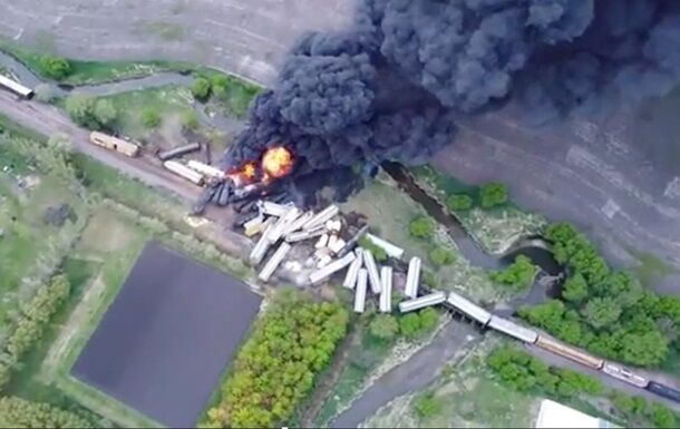 В США сошел с рельс поезд с опасными химикатами