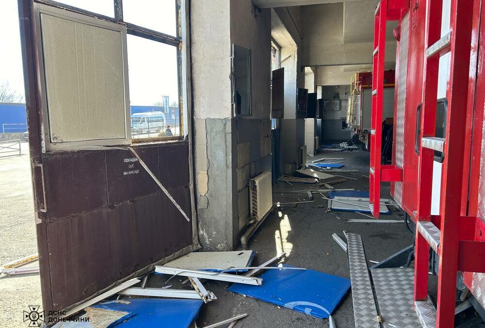 Росіяни обстріляли рятувальну частину у Кураховому: фото