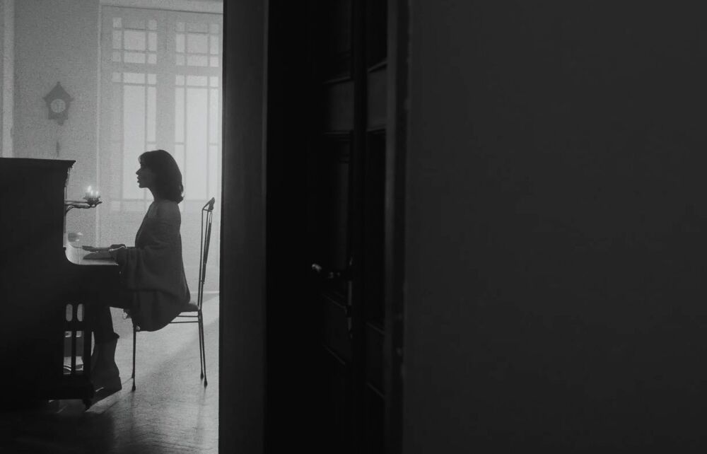 Маша Ефросинина зачитала рэп в дуэтной песне с Артемом Пивоваровым