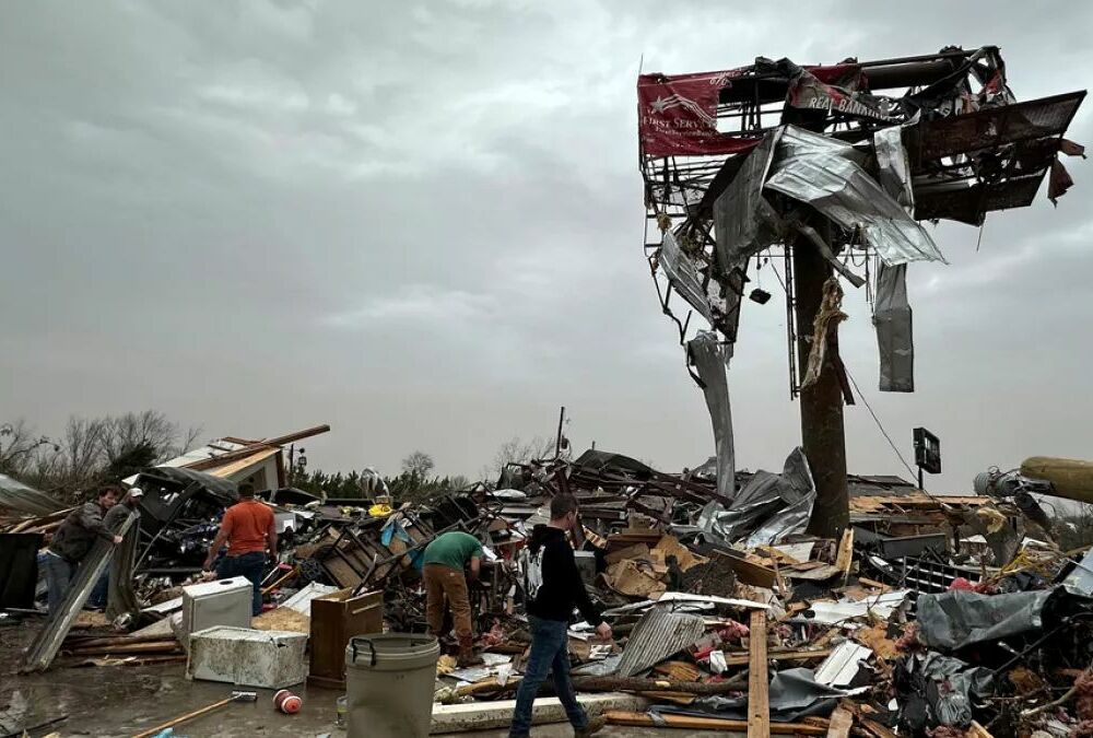 У США росте число загиблих через торнадо