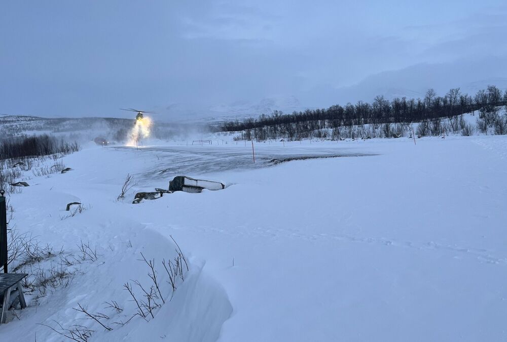В Швеции лавиной накрыло вертолет