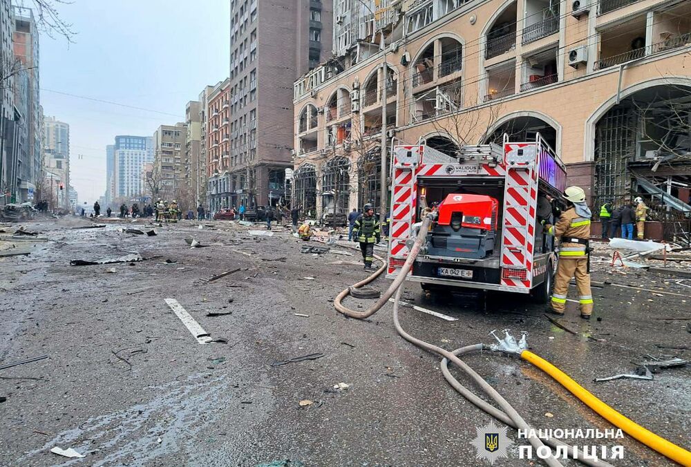 Внаслідок удару по Києву є загиблий та багато поранених: фото наслідків