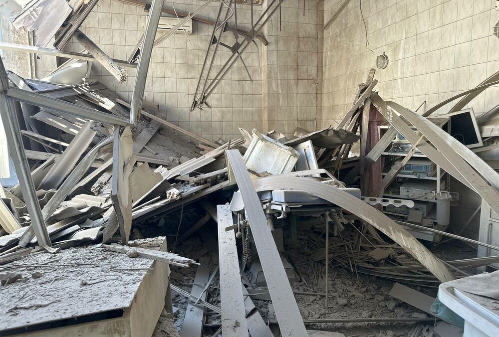 При обстреле Херсона погиб врач и полицейский: фото