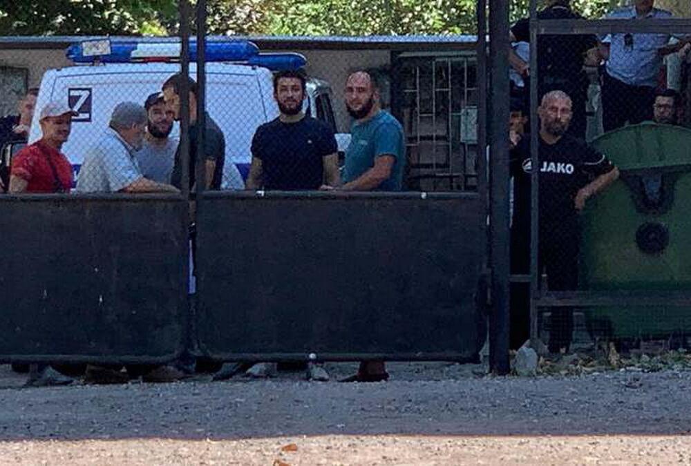 В Симферополе задержали более 20 крымских татар - в отделе полиции военком вручил им повестки