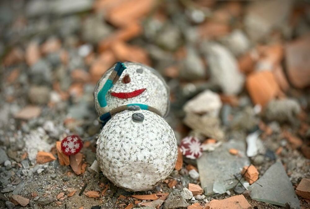 На місці прильоту ракети по житловому будинку в Одесі знайшли ще одне тіло: фото, відео