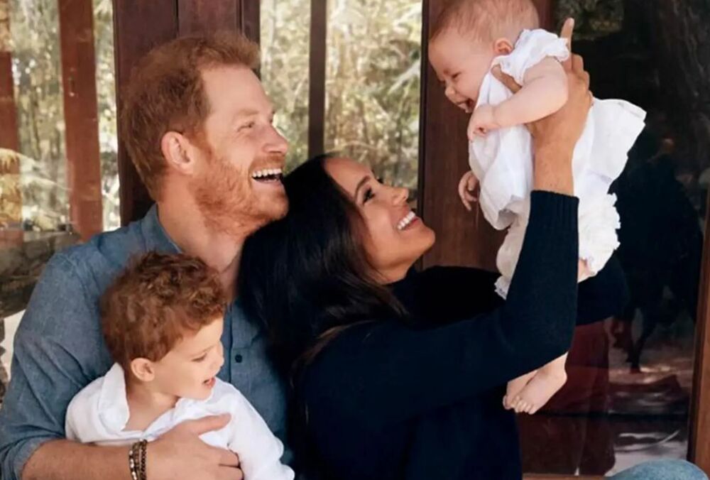 Принц Гаррі емоційно відповів батькові на виселення із сімейної резиденції: ”Ви хочете бачити своїх онуків?”