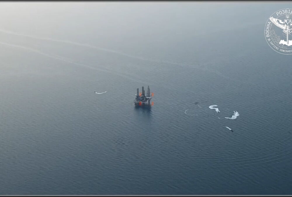 Українські катери підбили російський літак біля острова Зміїний