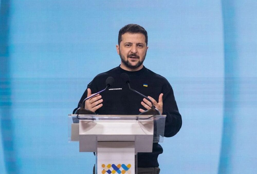 ”Он только в наших сердцах”: Зеленский заявил, что Украина потеряла Бахмут, в ОП уточнили ситуацию