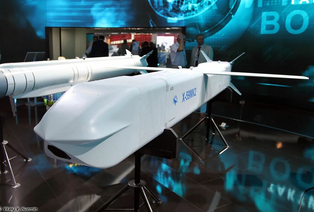 Ночью ПВО сбила ракету и дроны: где есть повреждения