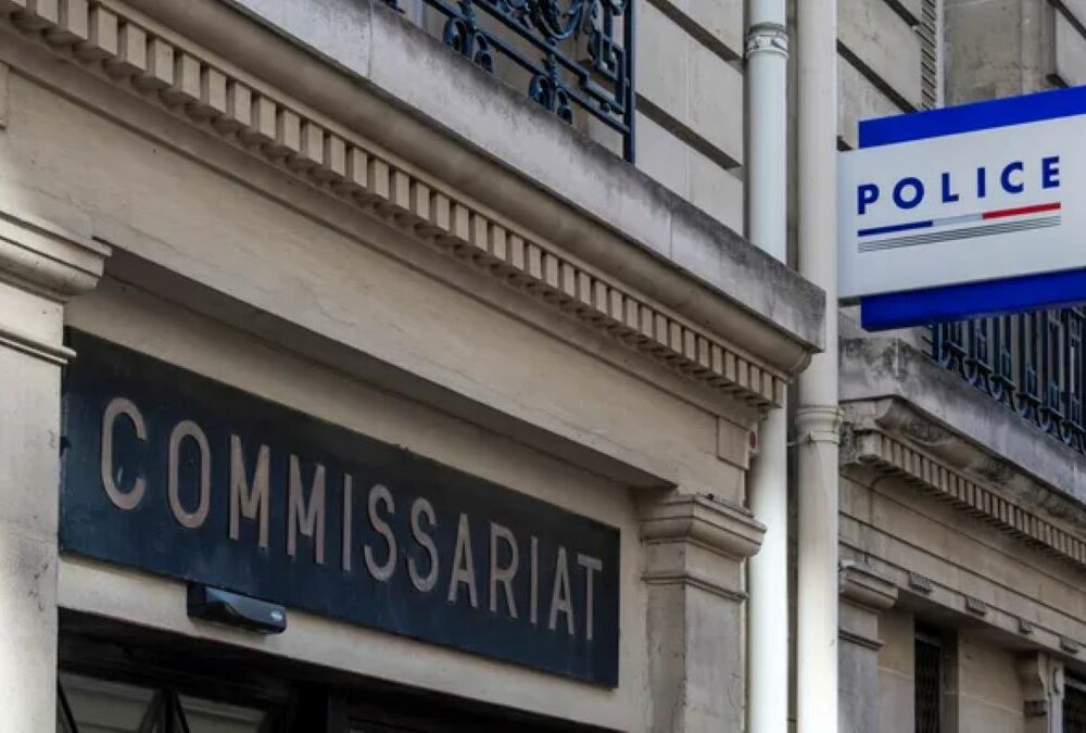 У Парижі затримали групу порушників, які малювали свастику