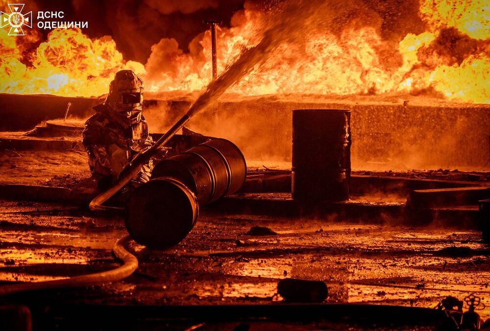 Війська РФ вдруге за місяць атакували нафтобазу азербайджанської компанії SOCAR на Одещині