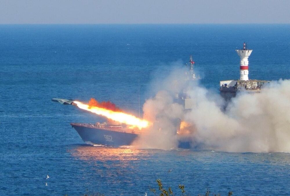 ”Уровень угрозы высокий”: в ОК ”Юг” назвали цель присутствия ракетоносителя РФ в Азовском море  ”Уровень угрозы высокий”: в ОК ”Юг” назвали цель присутствия ракетоносителя РФ в Азовском море