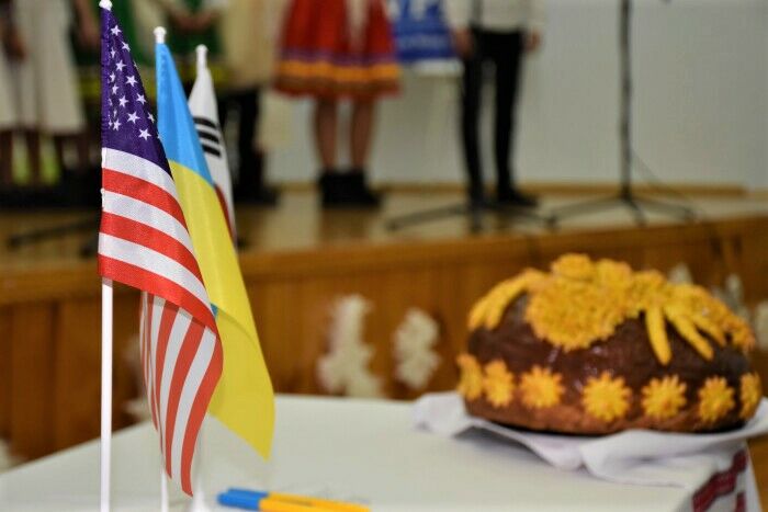 У Луцьку підписали 12 меморандумів про запровадження прогресивної міжнародної освіти миру