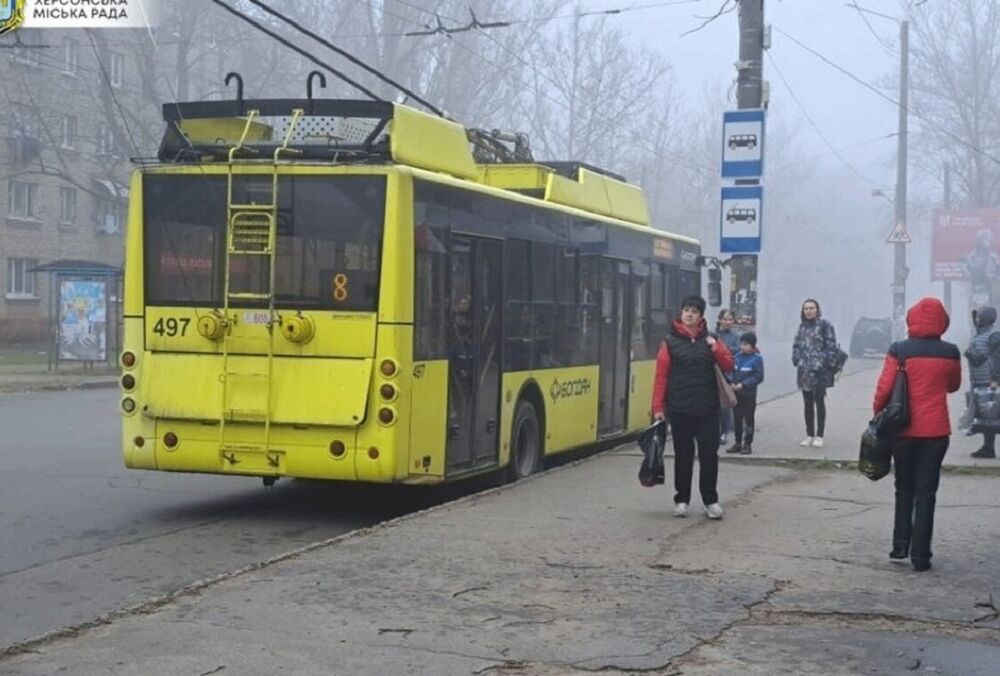 В Херсоне из-за обстрелов перестали ездить троллейбусы: когда будет возобновлено движение