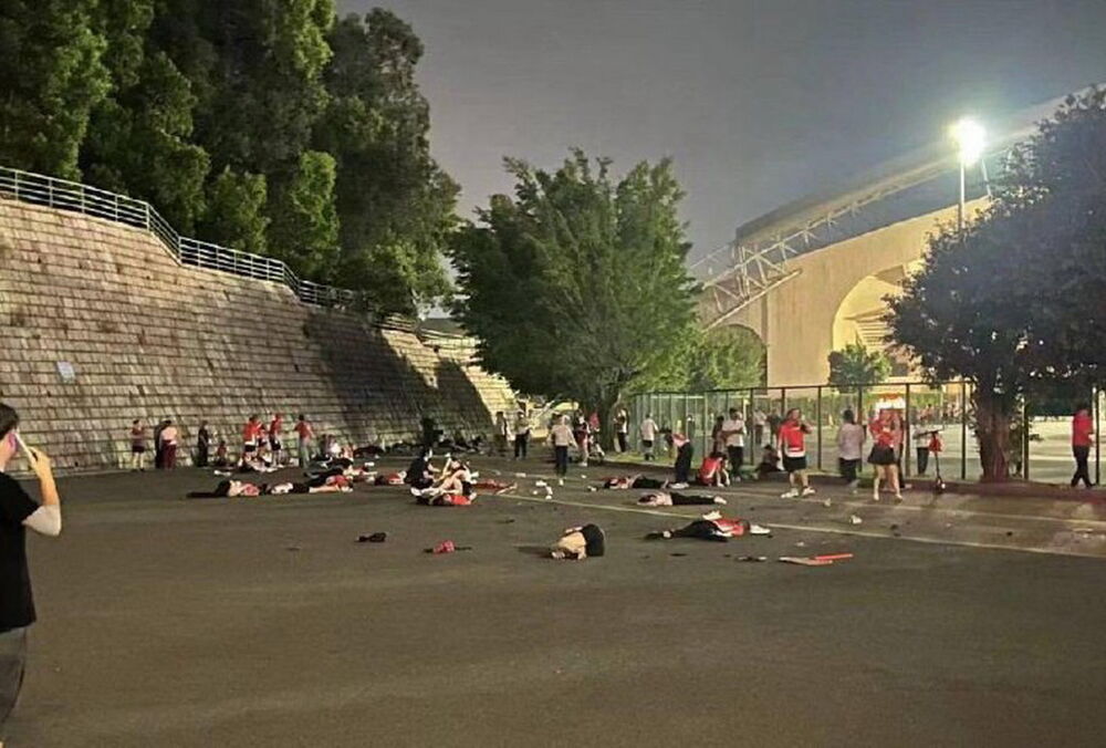 У Китаї машина в'їхала у натовп людей на стадіоні: загинуло 35 осіб