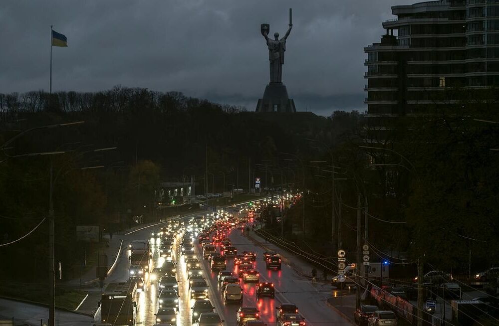 Стало відомо, коли енергетики відновлять подачу електрики у Києві та області Стало відомо, коли енергетики відновлять подачу електрики у Києві та області