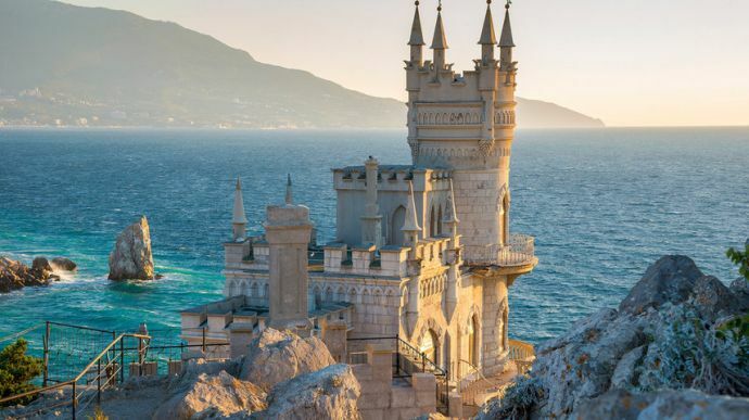 Из-за взрывов в Крыму оккупанты запретили украинцам въезжать на полуостров Из-за взрывов в Крыму оккупанты запретили украинцам въезжать на полуостров