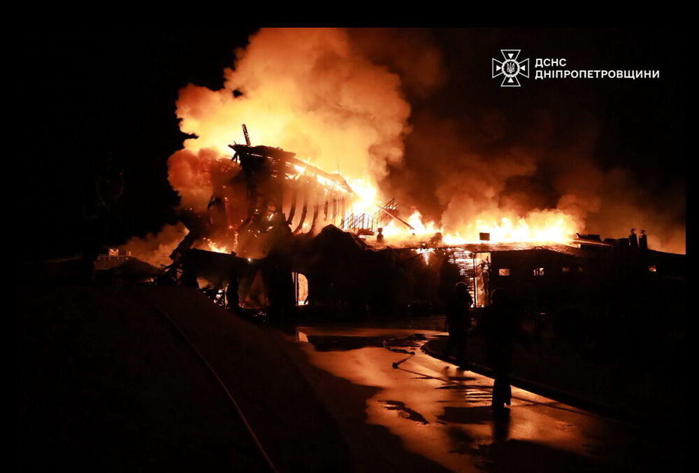 Росія сміється з миротворчих зусиль світу: Зеленський прокоментував удар по Дніпру