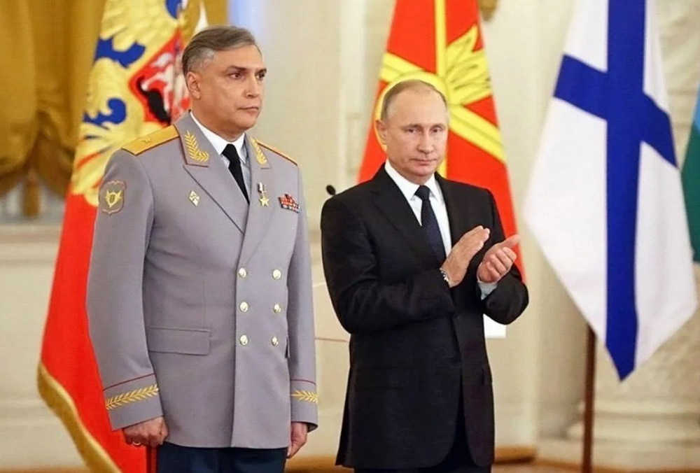 У мережу ”злили” відео стриптизу путінського генерала та інтимне листування з коханцем: фото, відео