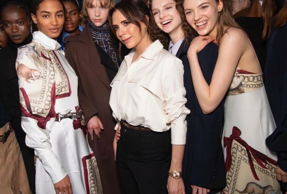 Мода-2021: Вікторія Бекхем показала, які джинси будуть в тренді в новому році, - ФОТО