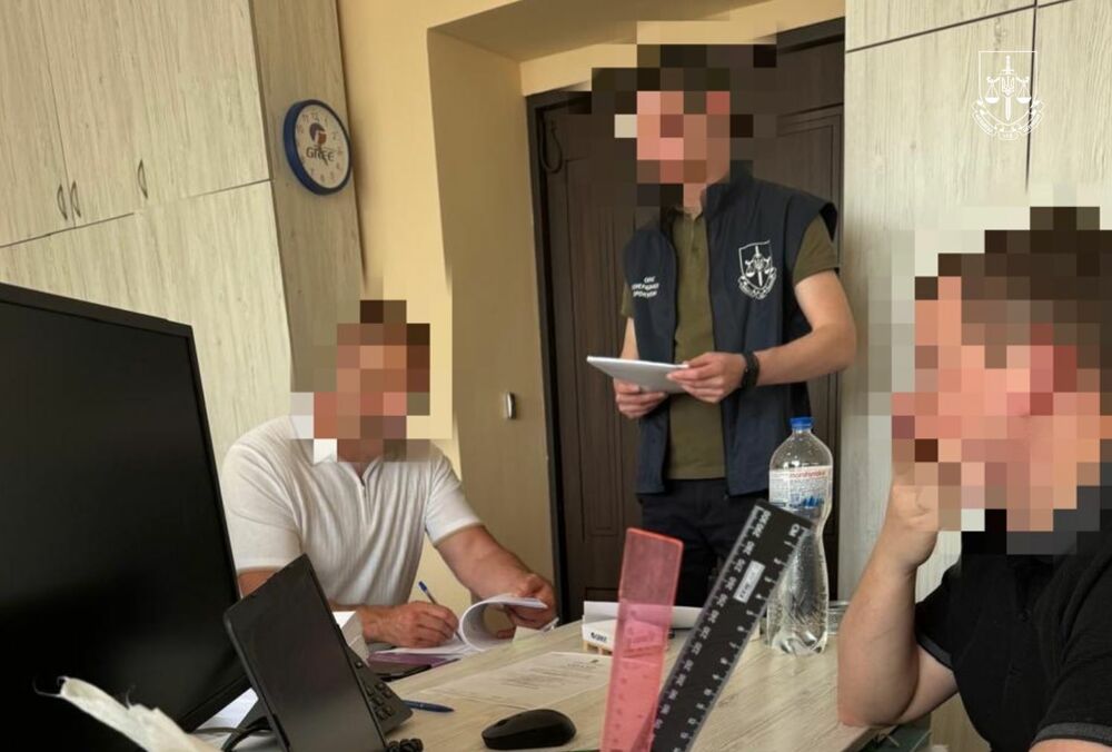 Адвокат из Днепра на руководящих должностях в полиции скупал квартиры во Львове, записывая их на родню