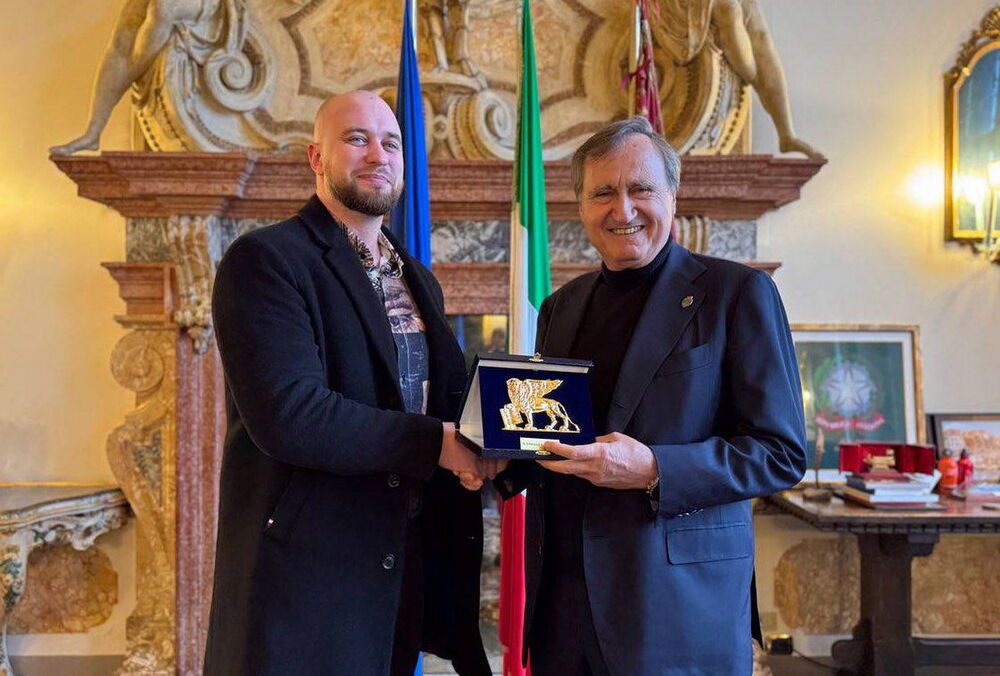 Український військовий, який урятував в Італії пораненого чоловіка, отримав нагороду від мера Венеції