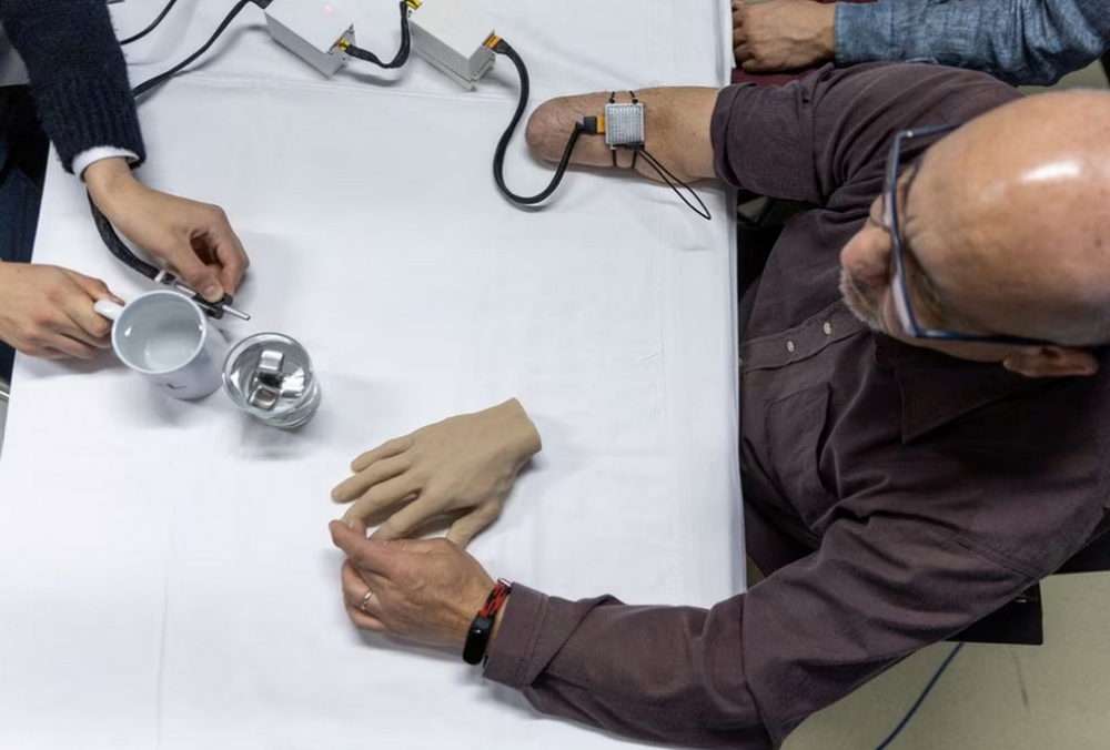 Разработан бионический протез, который восстанавливает тактильные ощущения