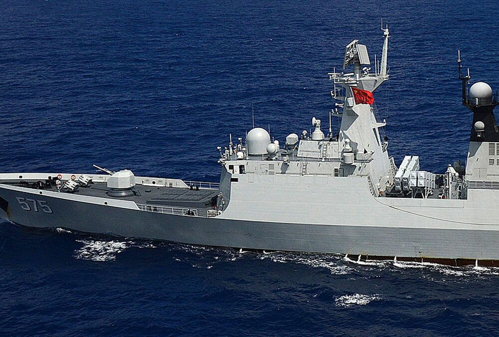 В Тайванском проливе китайский корабль чуть не столкнулся с эсминцом США