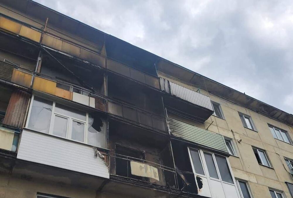 Росіяни ”святкували” Великдень, закидаючи Донбас бомбами: зруйновано житлові будинки та НПЗ